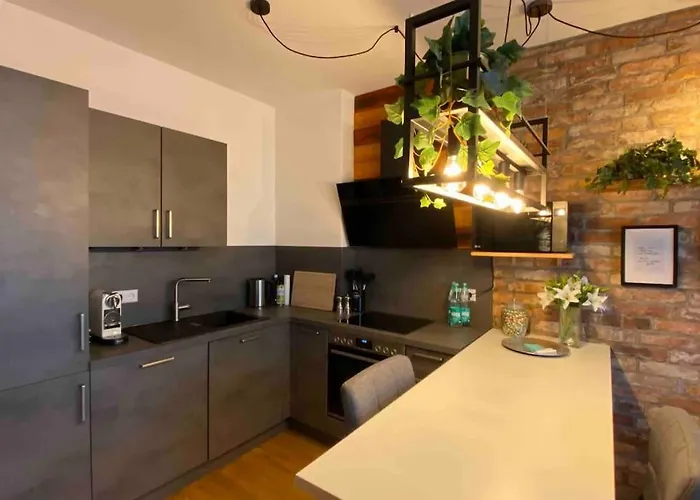 Sanierte Mit Balkon Im Hochparterre Hannover