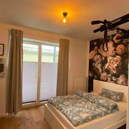Apartment Sanierte Mit Balkon Im Hochparterre