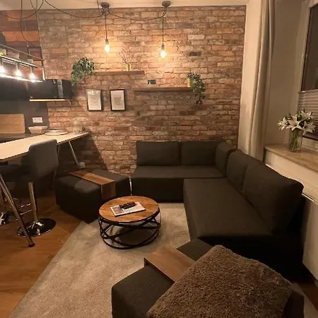 Sanierte Mit Balkon Im Hochparterre